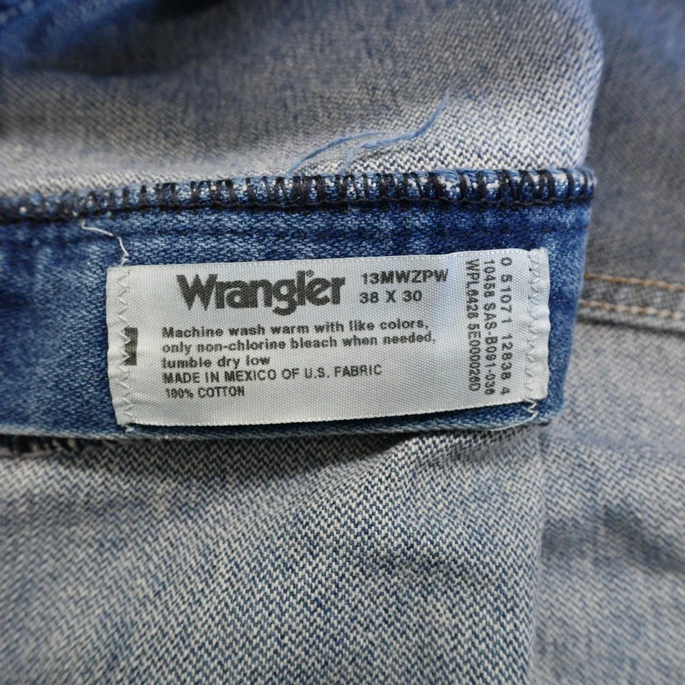 WRANGLER Men's Size 38x30 Medium Wash Cowboy Cut Original Fit Straight Leg Jeans